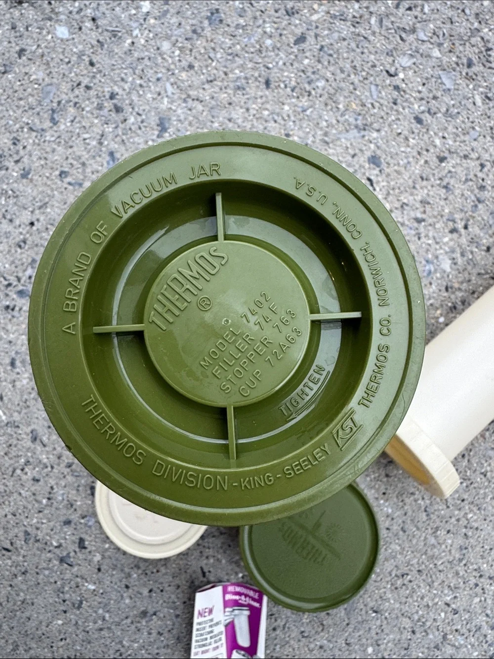 Thermos Olive Green and Cream Insulated Bottle Set
